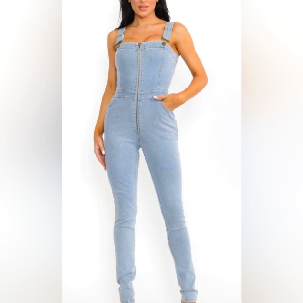 NWOT‎ Women's Light Blue Denim Jumpsuit. Size S.